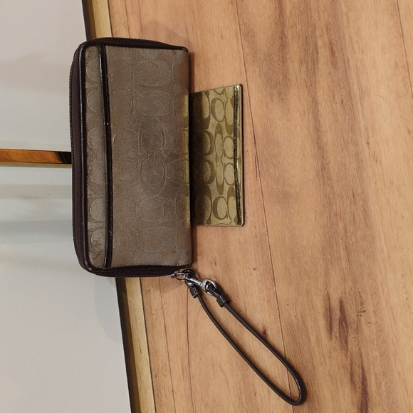 Coach Brown Classic signature Monogram wallet Wristlet CALLOUTS - Picture 4 of 15
